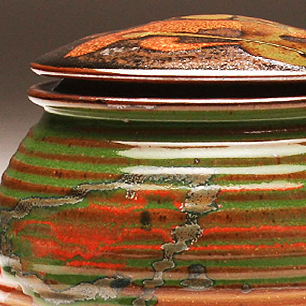 GH276 Medium Groovy Covered Jar