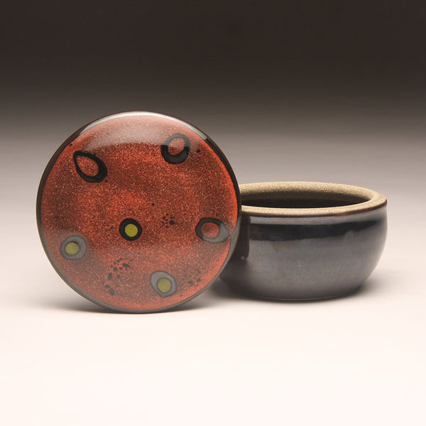 GH226 Covered box, red over tenmoku, red and chartreuse spots